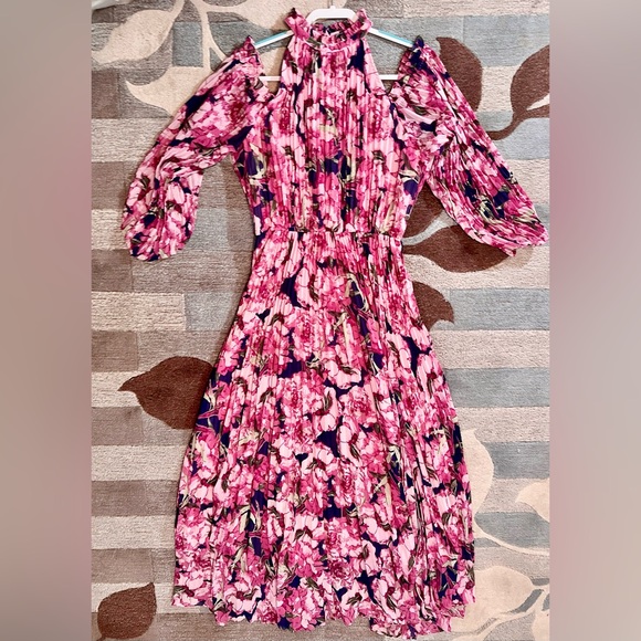 Petal & Pup Hilary Pleated Cold Shoulder Floral Maxi Dress - Picture 3 of 15